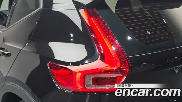 Volvo XC40 2019 — Photo 12/30