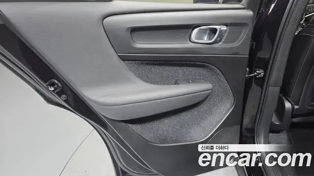 Volvo XC40 2019 — Photo 21/30