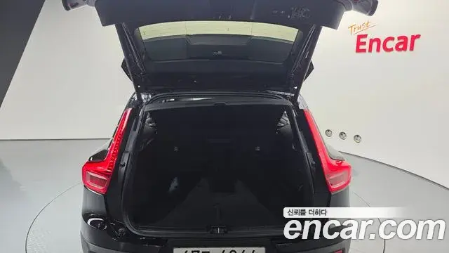 Volvo XC40 2019 — Photo 25/30
