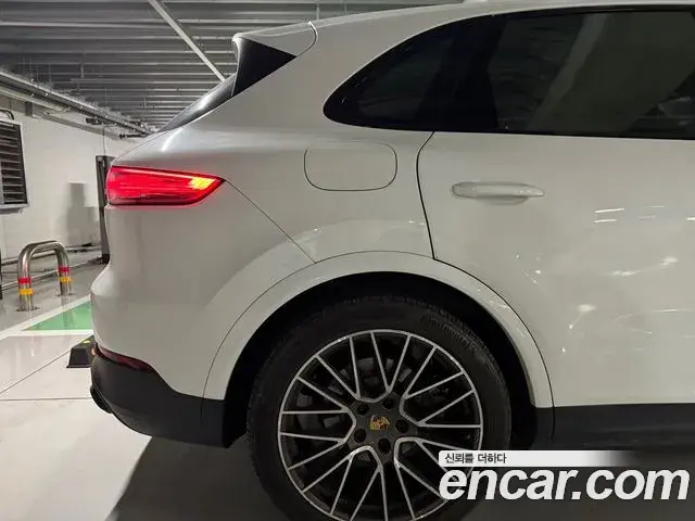 Porsche Cayenne 2023 — Фото 9/20