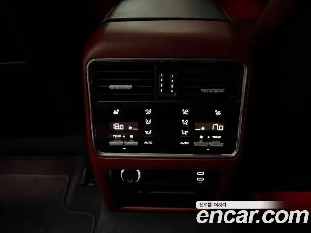 Porsche Cayenne 2023 — Фото 17/20