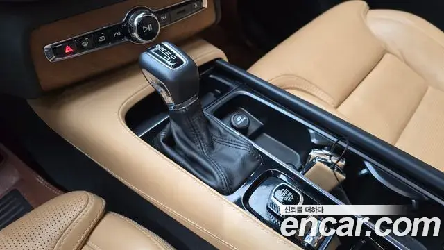 Volvo XC90 2019 — Şəkil 19/20