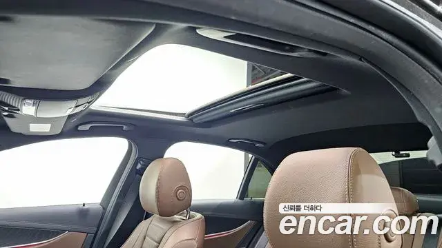 Mercedes-Benz E-Class 2023 — Photo 30/33