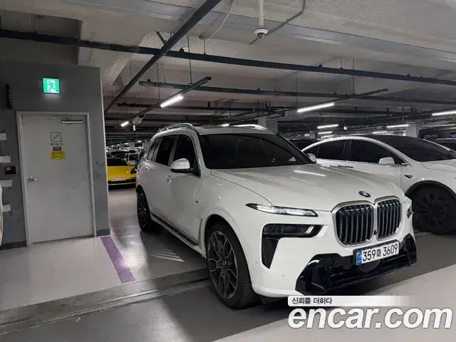 BMW X7 2025 — Photo 2/12