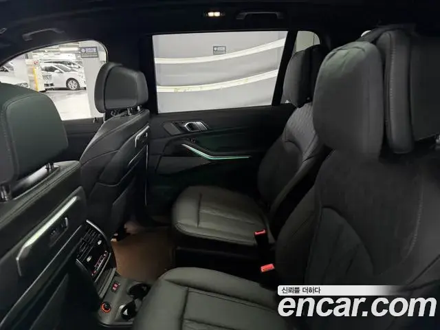 BMW X7 2025 — Photo 8/12