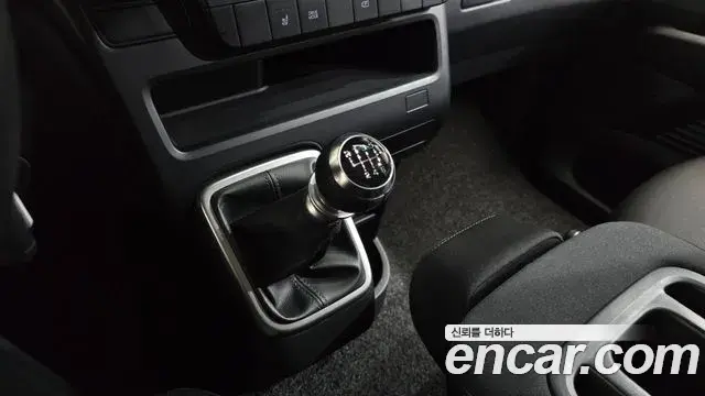 Hyundai Staria 2024 — Фото 8/20