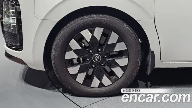 Hyundai Staria 2024 — Фото 5/20