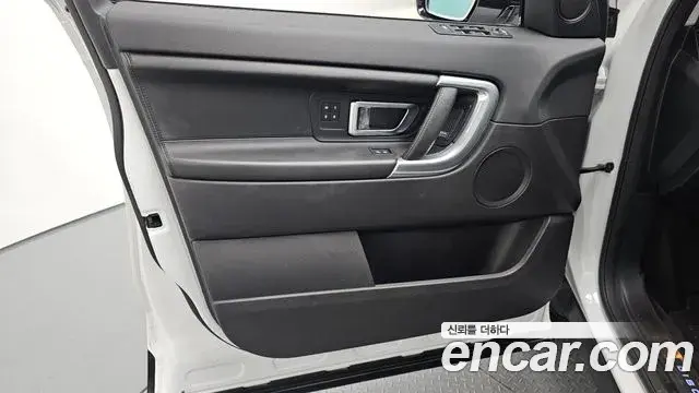 Land Rover Discovery Sport 2019 — Photo 18/34