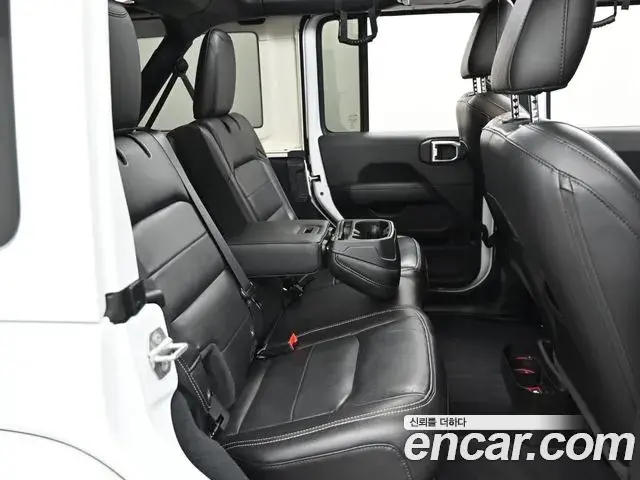 Jeep Wrangler 2022 — Şəkil 17/20
