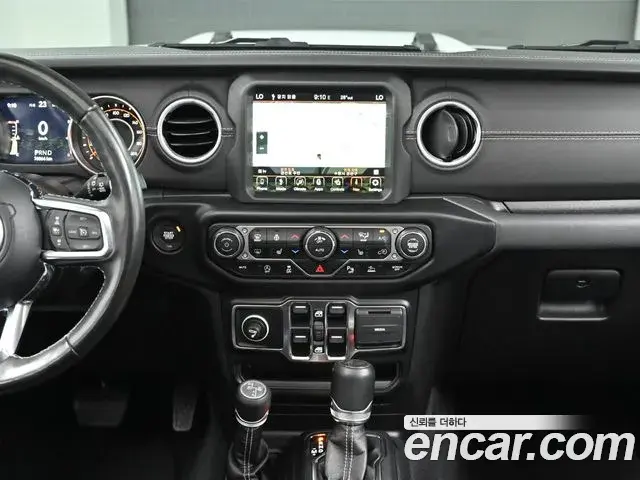 Jeep Wrangler 2022 — Şəkil 16/20