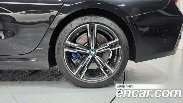 BMW 3 Series 2023 — Photo 8/31