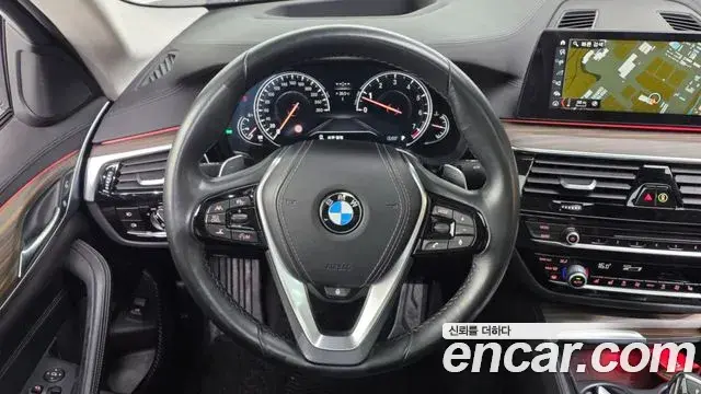 BMW 5 Series 2018 — Фото 13/20