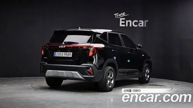 Kia Seltos 2023 — Şəkil 13/20
