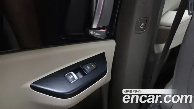 Kia Carnival 2021 — Фото 18/20