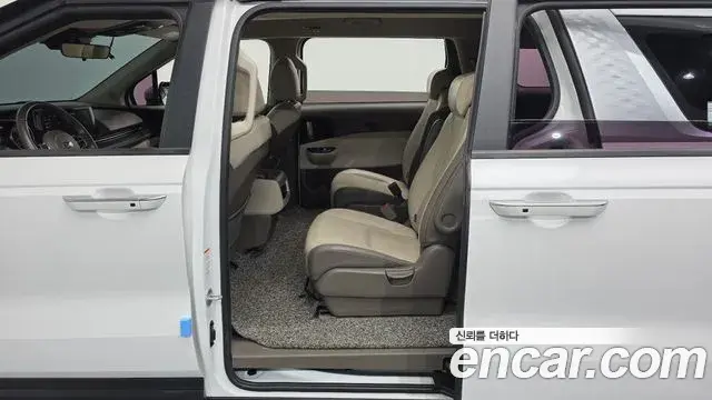 Kia Carnival 2021 — Şəkil 15/30