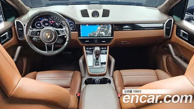Porsche Cayenne 2019 — ფოტო 14/32