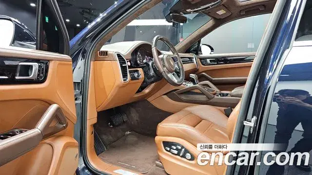 Porsche Cayenne 2019 — ფოტო 1/32