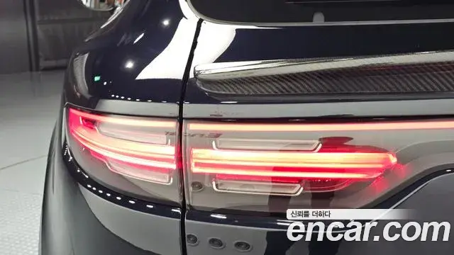 Porsche Cayenne 2019 — ფოტო 2/32