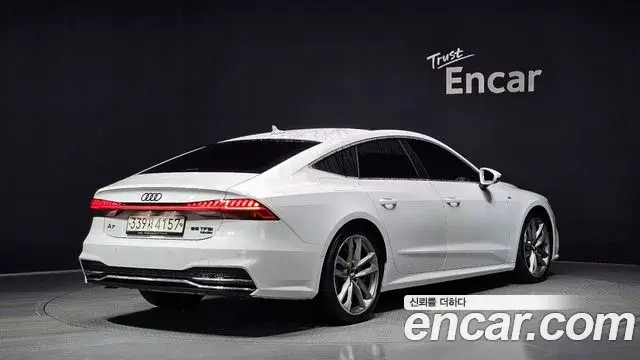 Audi A7 2020 — ფოტო 8/20