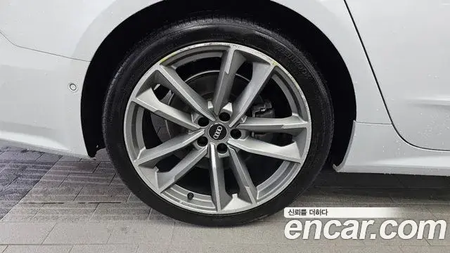 Audi A7 2020 — ფოტო 7/20