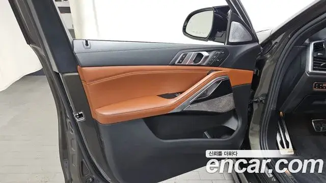 BMW X6 2021 — Photo 25/31