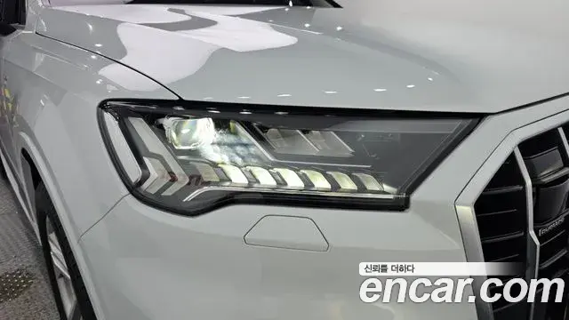 Audi Q7 2020 — ფოტო 27/34