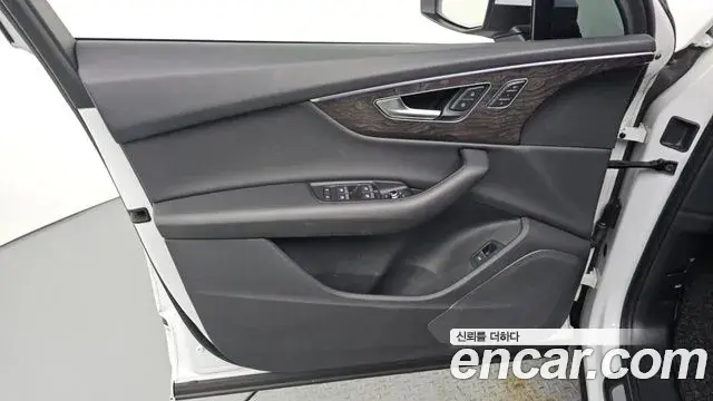 Audi Q7 2020 — ფოტო 15/34
