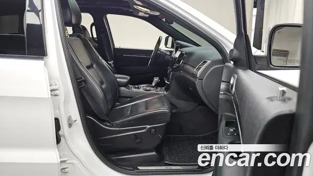 Jeep Grand Cherokee 2019 — Photo 2/31