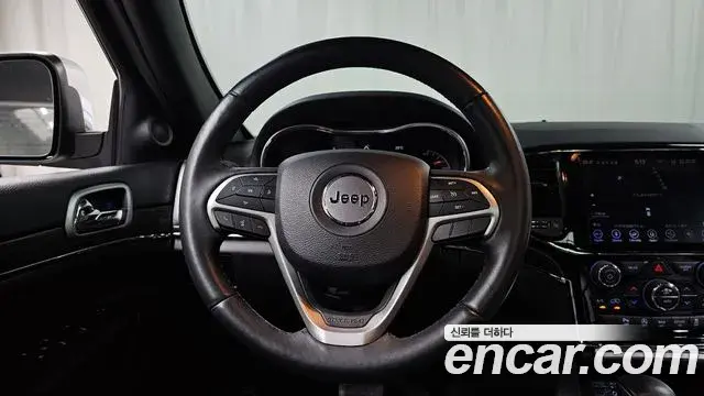 Jeep Grand Cherokee 2019 — Photo 17/31