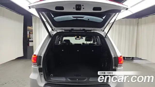 Jeep Grand Cherokee 2019 — Photo 22/31