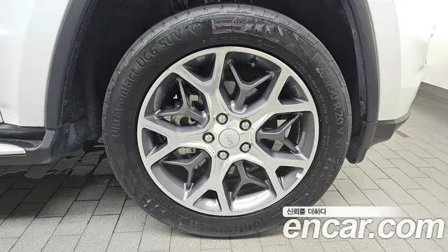 Jeep Grand Cherokee 2019 — Photo 27/31