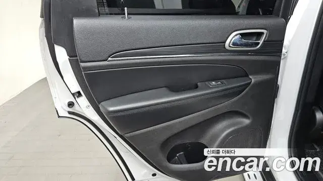 Jeep Grand Cherokee 2019 — Photo 20/31