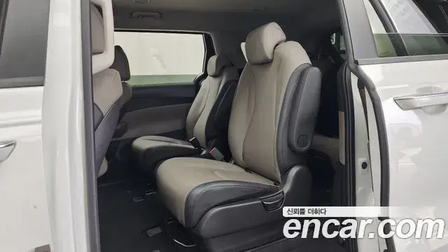 Kia Carnival 2024 — Şəkil 17/30