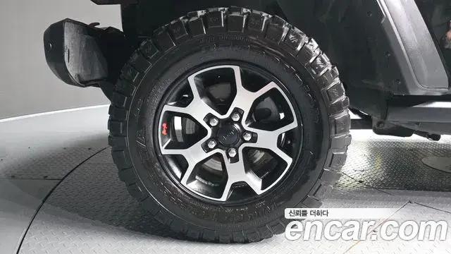 Jeep Wrangler 2020 — ფოტო 10/20