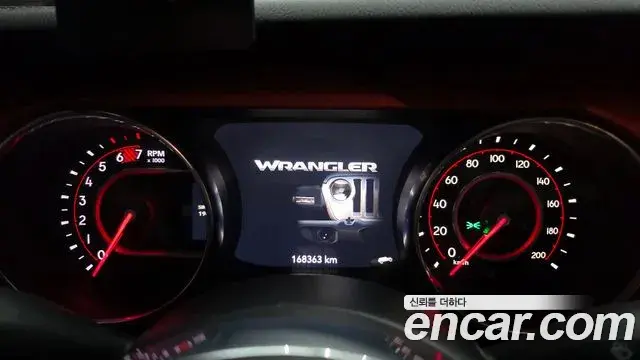Jeep Wrangler 2020 — ფოტო 17/20