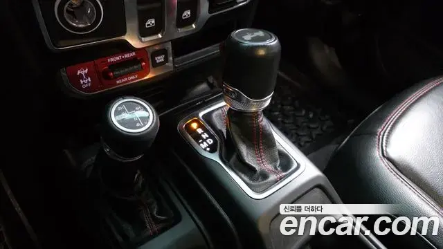 Jeep Wrangler 2020 — ფოტო 3/20