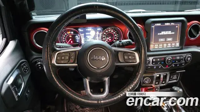 Jeep Wrangler 2020 — ფოტო 14/20