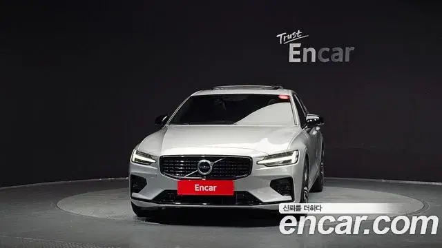 Volvo S60 2022 — Фото 3/20