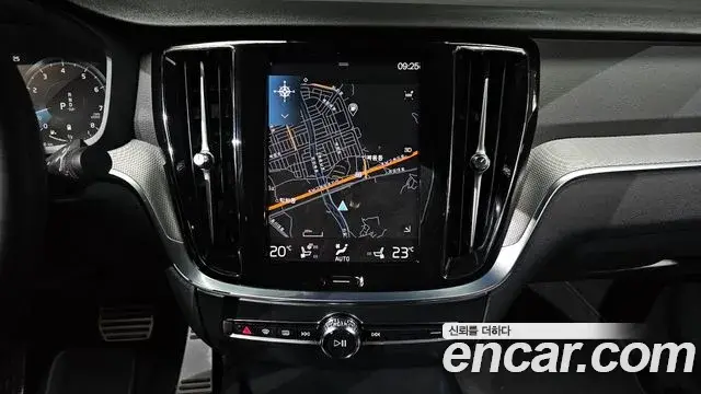 Volvo S60 2022 — Фото 13/20