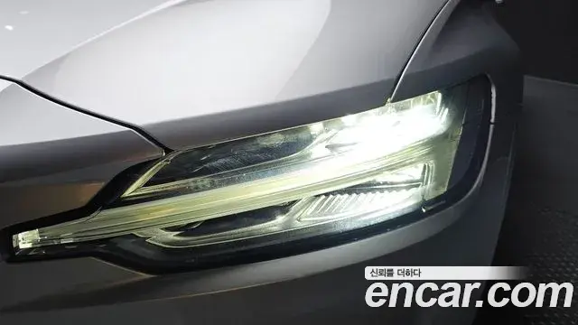 Volvo S60 2022 — Photo 14/32