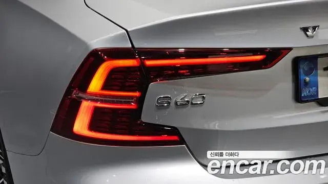 Volvo S60 2022 — Photo 31/32