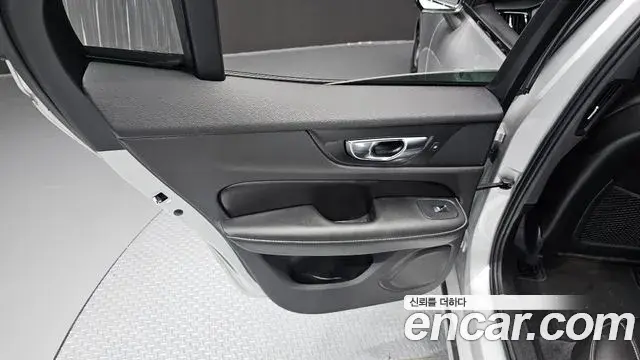 Volvo S60 2022 — Photo 12/32