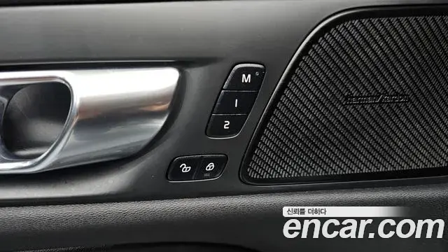 Volvo S60 2022 — Photo 6/32