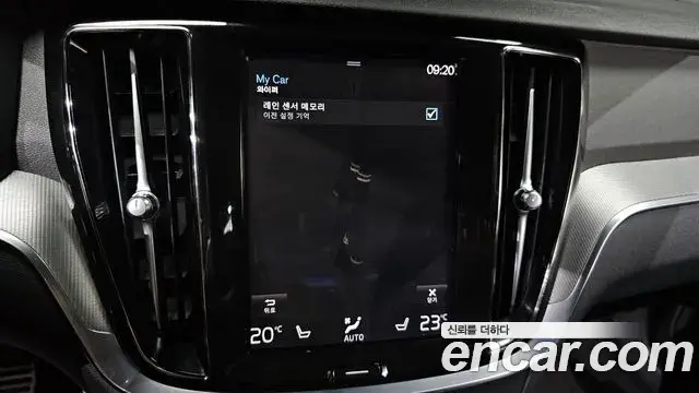 Volvo S60 2022 — Photo 15/32