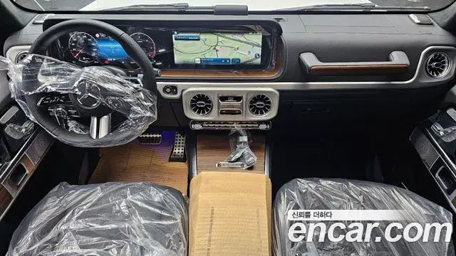 Mercedes-Benz G-Class 2026 — Photo 17/33