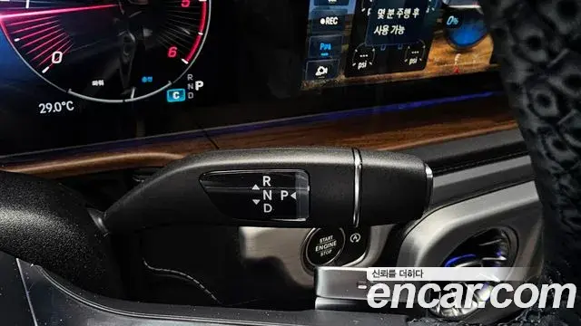 Mercedes-Benz G-Class 2026 — Photo 10/33