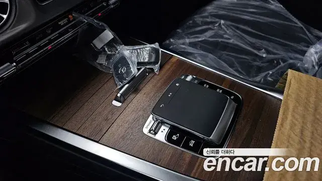 Mercedes-Benz G-Class 2026 — Photo 18/33