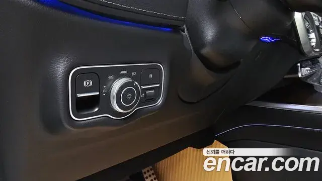 Mercedes-Benz G-Class 2026 — Photo 30/33