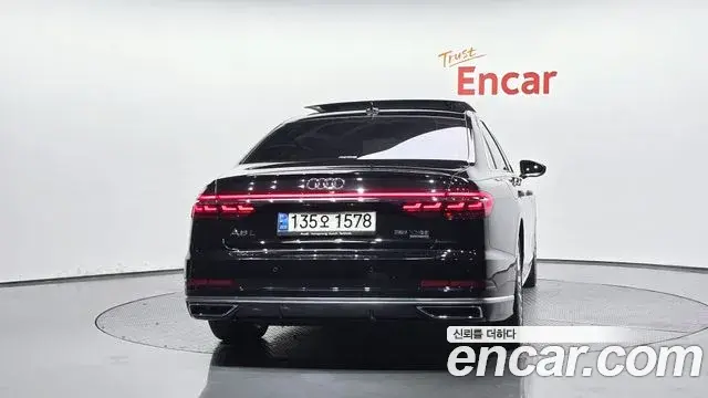 Audi A8 2020 — ფოტო 17/20