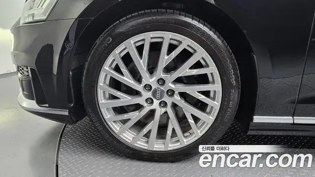 Audi A8 2020 — ფოტო 18/20